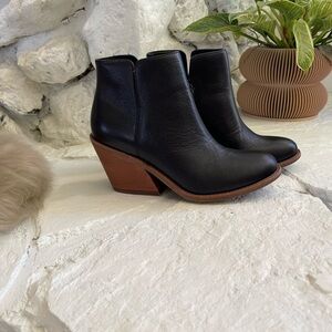 Black leather bootie